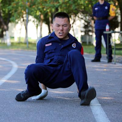 (极限挑战火场演练是真的吗)探讨策略与技能的极限挑战:我想体验火力对决的刺激与乐趣