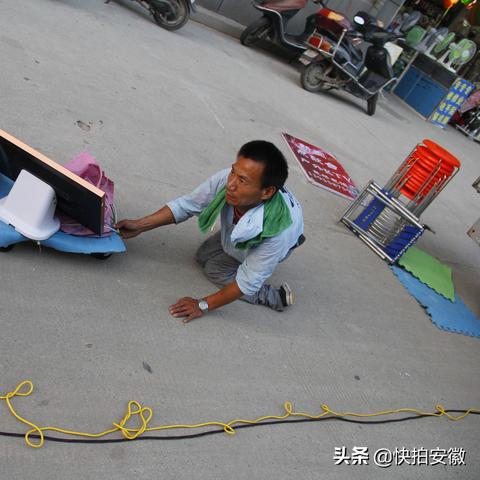 《热血传奇：摊主传说》- 一个可以摆摊的传奇手游体验，创造你的传奇商业帝国！