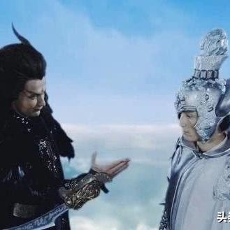 探索黄志玮的创作之路：以《魔尊重楼》为例，深度剖析现代奇幻文学的创新与突破