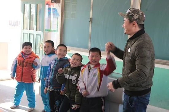 (黎明的希望)探寻黎明希望小学：为贫困地区儿童点亮未来之路