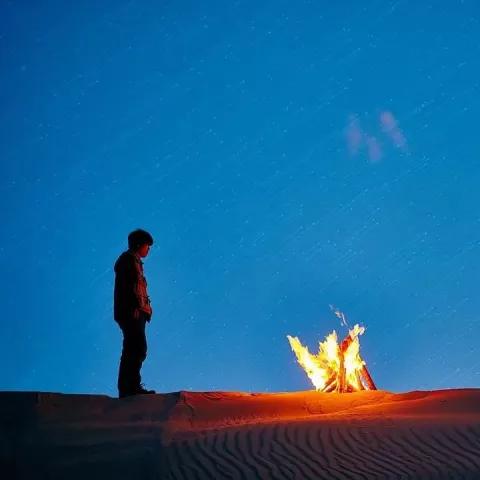 探险者们的极限挑战：穿越荒野大逃生游戏，勇往直前征服未知领域