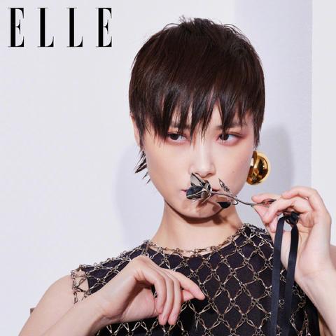 (魔幻森林女王)在梦幻森林中与魔女一起飞行射击：探索神秘世界的奇妙冒险