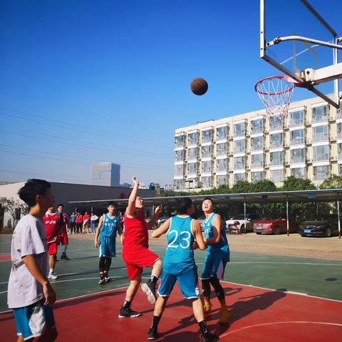 (篮球热血视频)打破常规，燃爆全场！感受热血篮球赛的激情与梦想