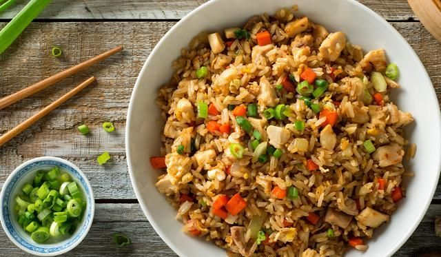 (蹦蹦饭图片大全)详解蹦蹦炒饭的制作方法：如何在家中轻松做出餐厅级别的美味