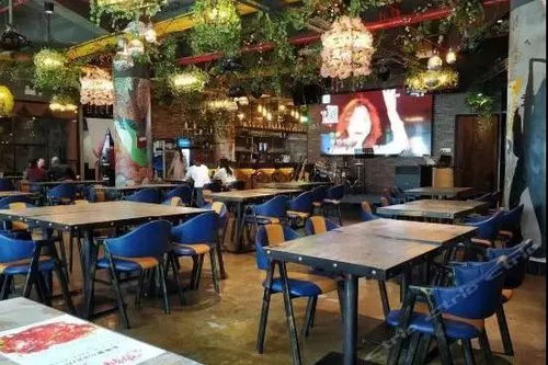 探秘幻镇攻略：揭秘幽灵故事、探店美食、游玩景点，玩转神秘迷人镇！