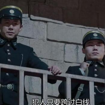 在危机四伏的城市中生存：探索屋顶上的狙击手如何利用射击技术与心理战术在战局中取得优势