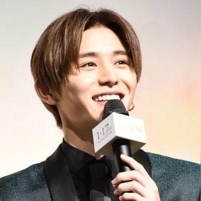 偶像事务所中的黑暗秘密：揭开那些鲜为人知的特殊游戏与现实残酷