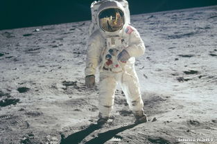 (阿波罗太空计划)探索未知星域：阿波罗太空飞船的壮丽征程