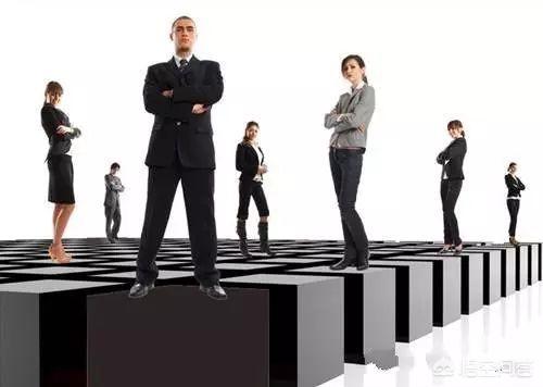 路人boss：如何通过自我提升和专业发展，在职场中成为优秀的领导者？